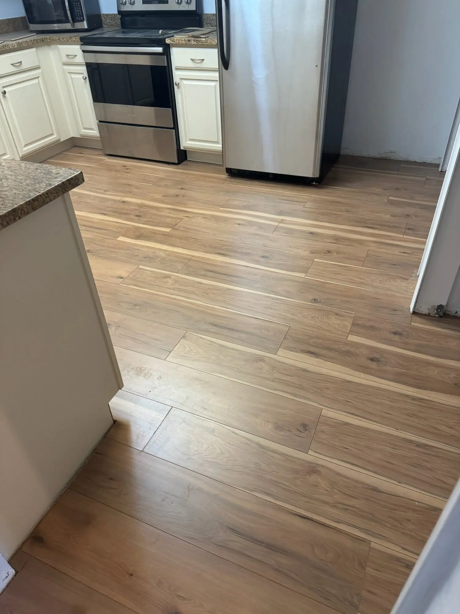Hickory-look plank, kitchen to bedrooms
