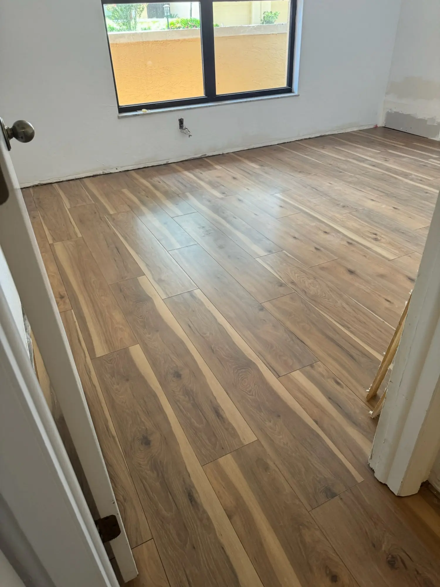 Hickory-look plank, kitchen to bedrooms