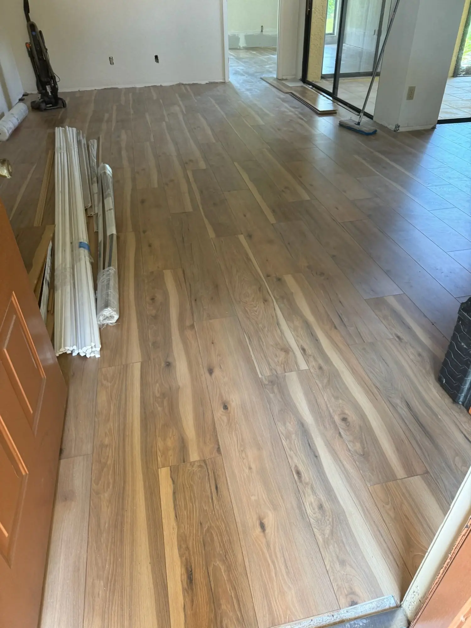 Hickory-look plank, kitchen to bedrooms