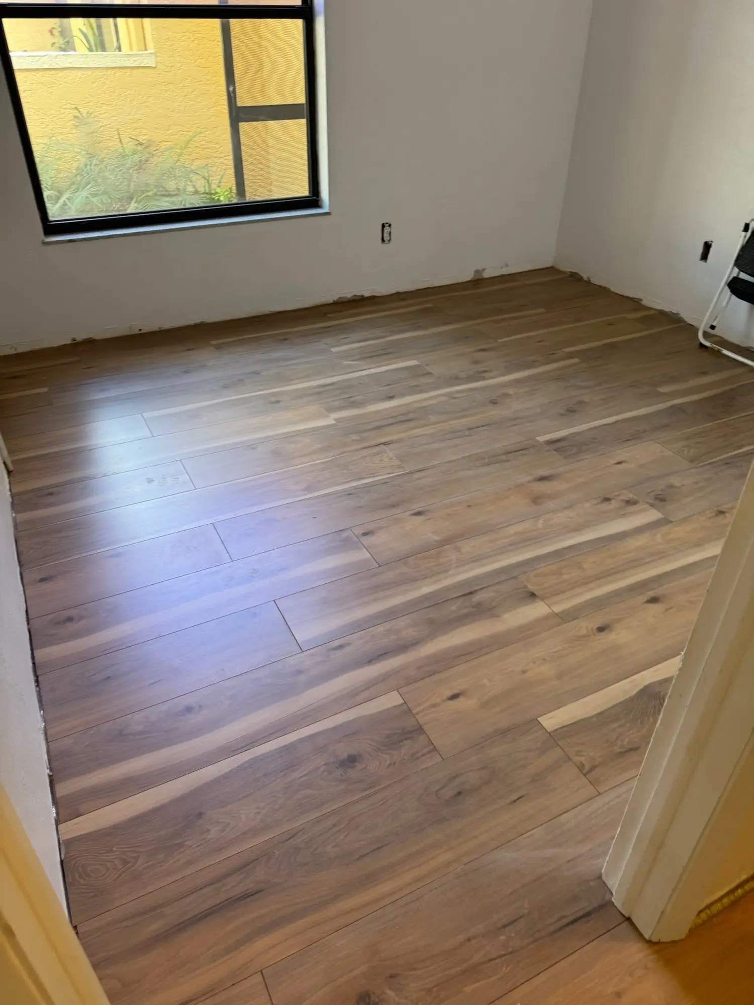 Hickory-look plank, kitchen to bedrooms