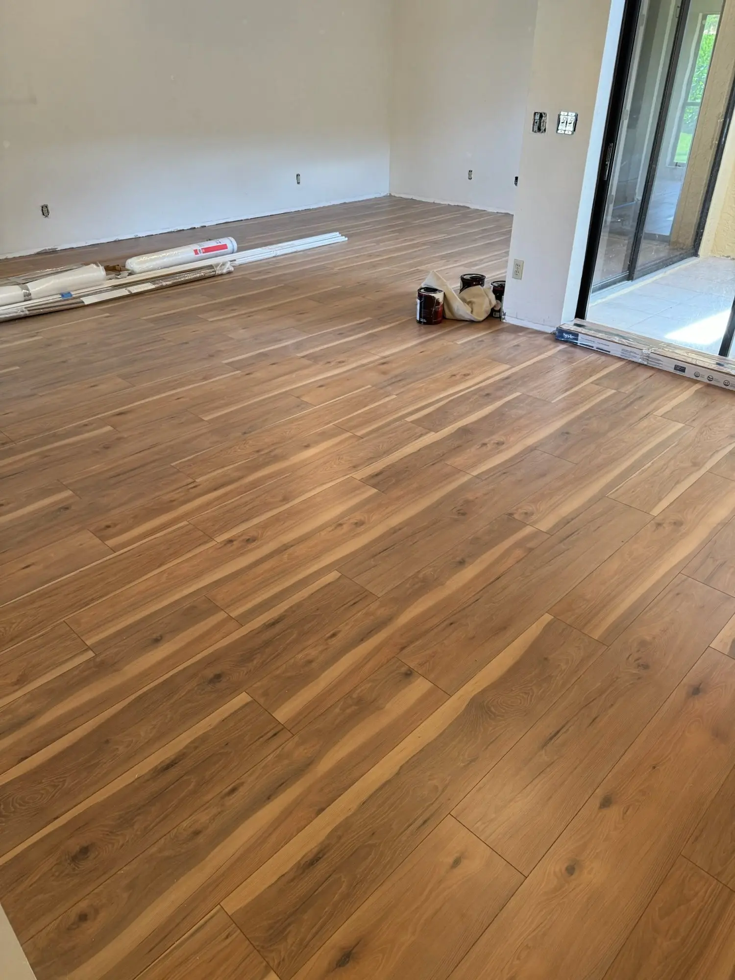Hickory-look plank, kitchen to bedrooms